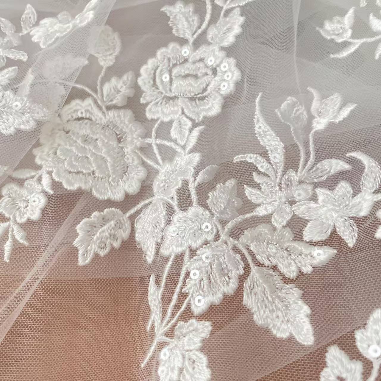 Embroidery Flower Pattern - フランス刺繍レース生地、美しい花、ロマンチックなウェディングスパンコール、DIYウェディングドレス背景装飾アクセサリー