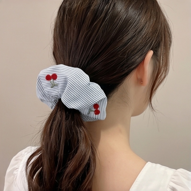 エレガントなストライプのチェリー刺繍ヘアシュシュ、柔らかい生 - Embroidery Hoop のレビューと価格