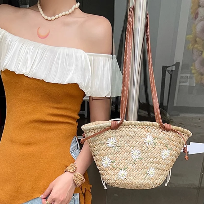 カジュアルな天然素材のストローショルダーバッグ、女性用ハンド - Embroidery Bali のレビューと価格