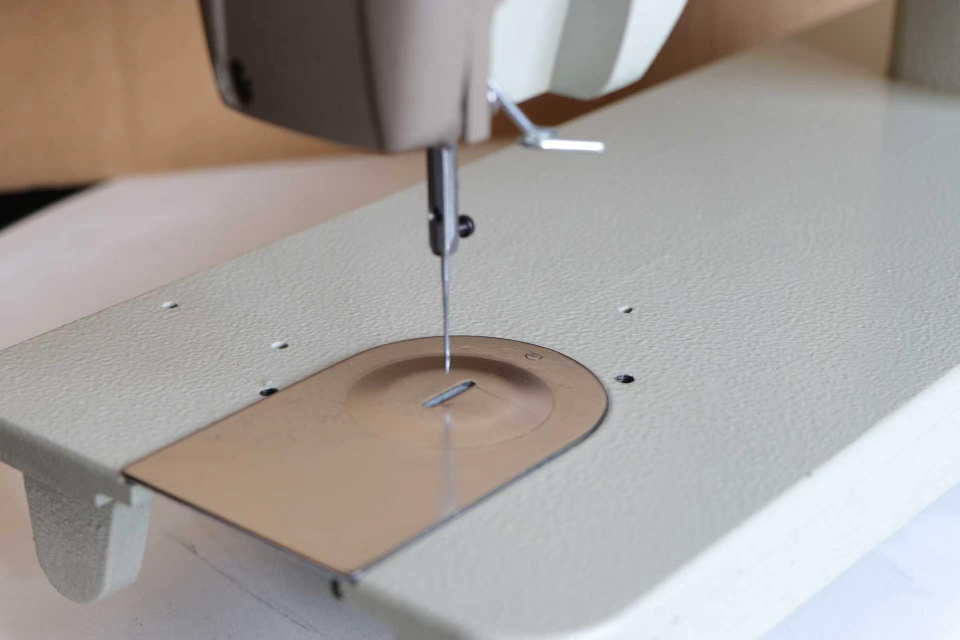 MC 271 工業用ハンド刺繍ミシン フラットベッド 手動  - Embroidery Zig Zag Stitch のレビューと価格