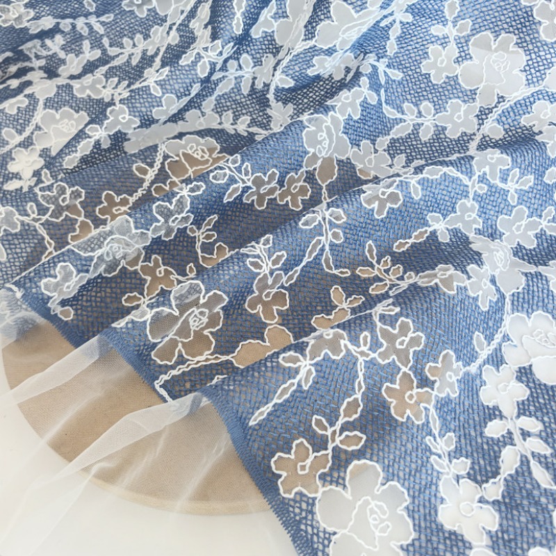 花柄刺繍チュールレース生地 ブルーベースに白い花柄の布 女性 - Embroidery Flower Pattern のレビューと価格