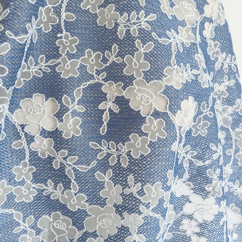 花柄刺繍チュールレース生地 ブルーベースに白い花柄の布 女性 - Embroidery Flower Pattern のレビューと価格