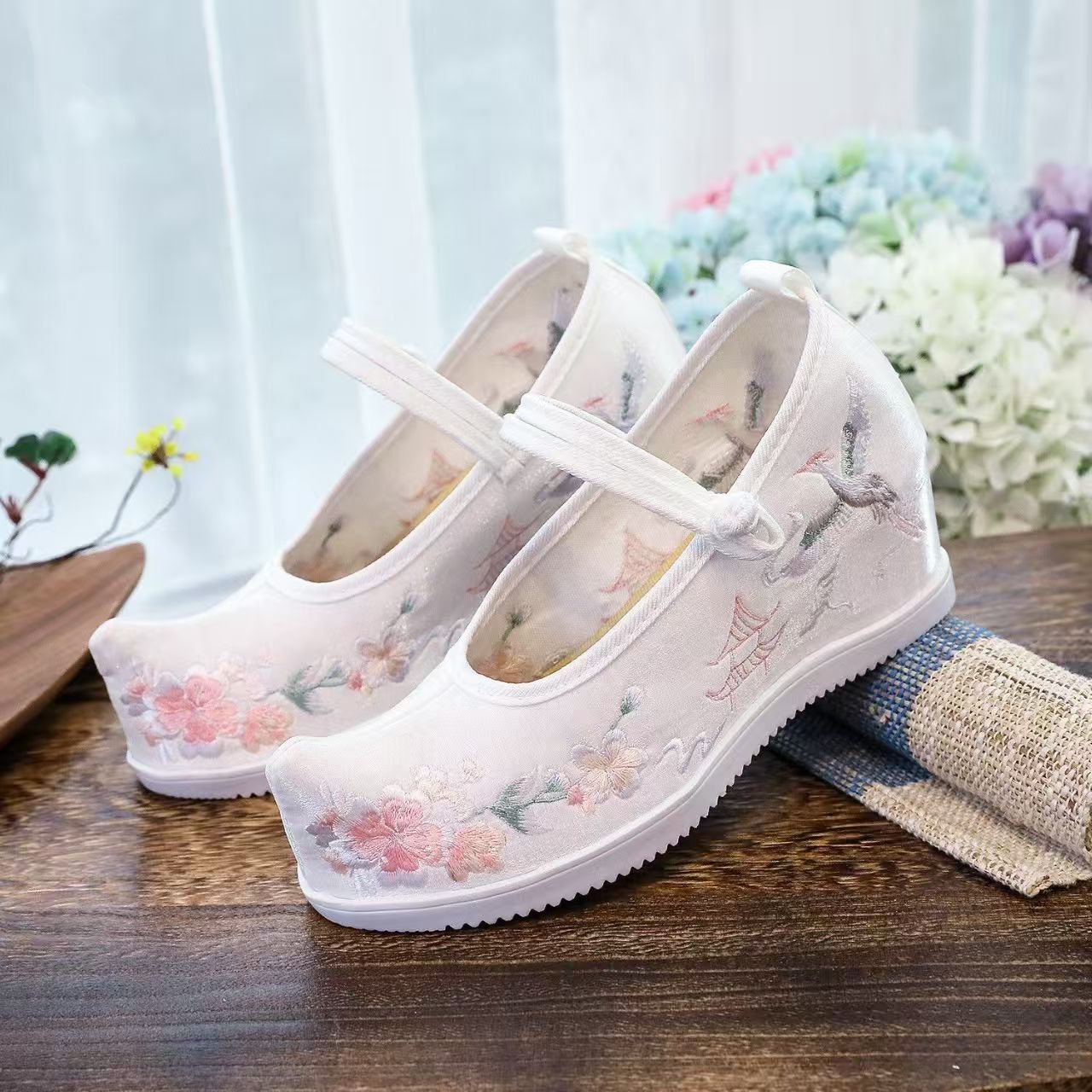 女性用内部刺繍入り厚底靴、滑り止め付き、コックドシューズ、ト - Embroidery Red のレビューと価格