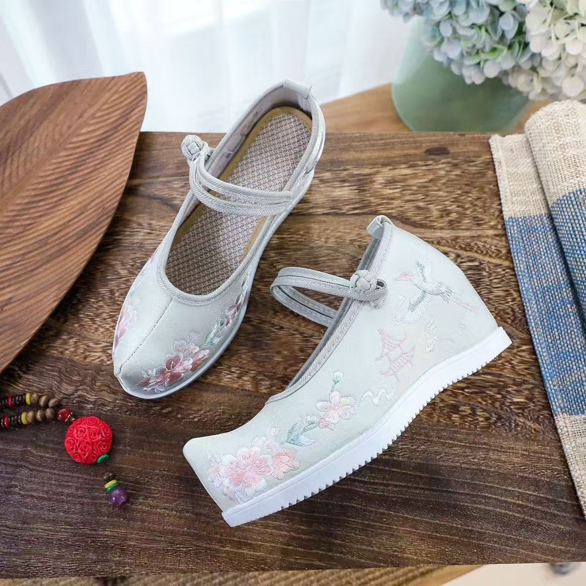 女性用内部刺繍入り厚底靴、滑り止め付き、コックドシューズ、ト - Embroidery Red のレビューと価格