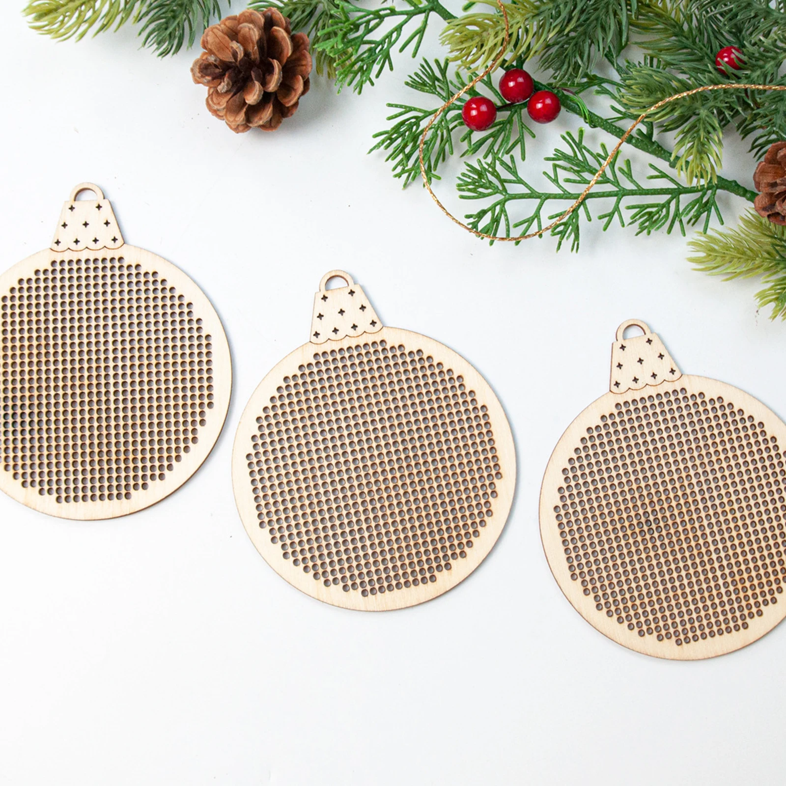 12 個クリスマスクロスステッチ穴彫り木製ペンダント刺繍スラ - Embroidery Xmas Decorations のレビューと価格