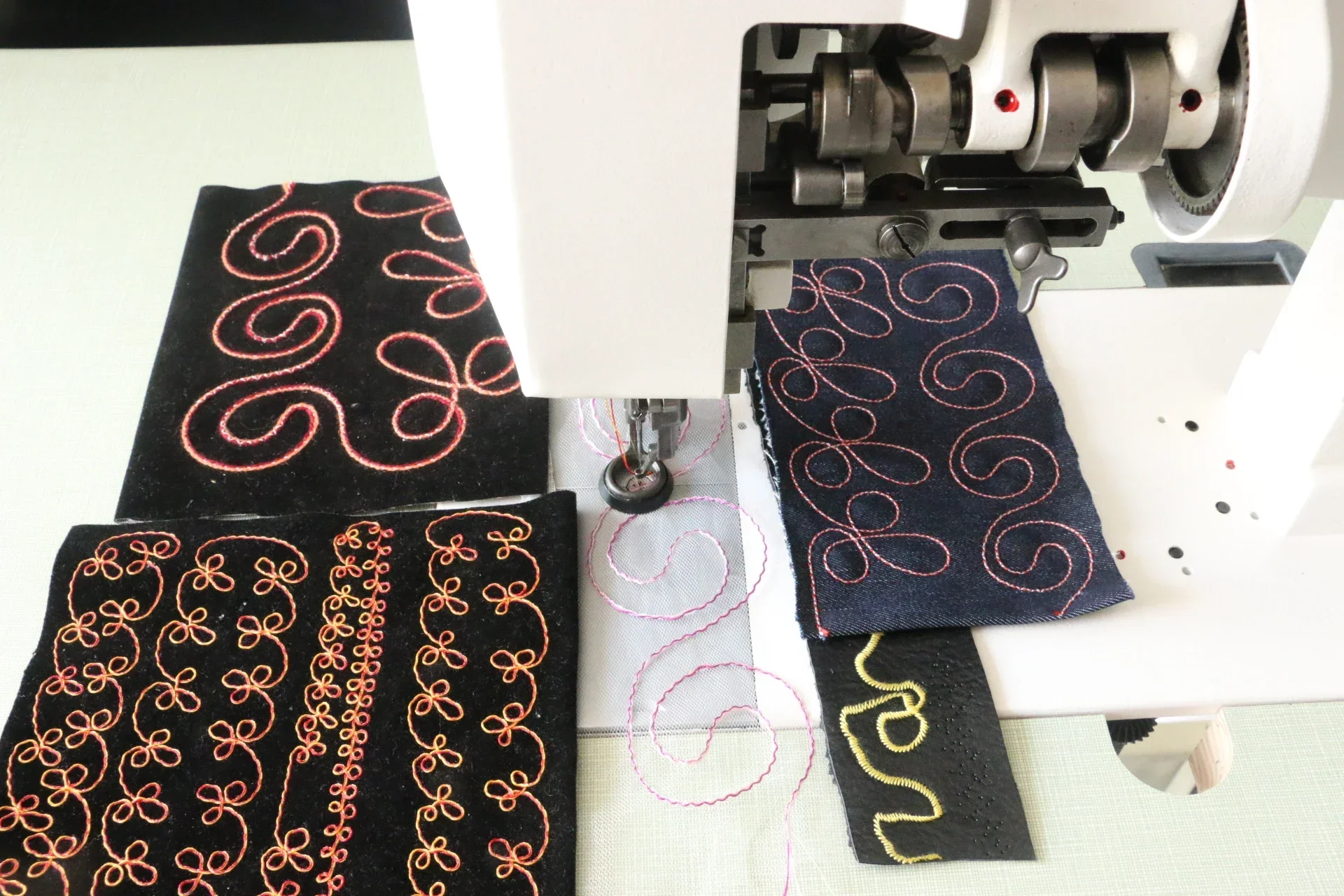 ホットセール DS-1121 ハンドル操作式単針本縫いジグザ - Embroidery Zig Zag Stitch のレビューと価格